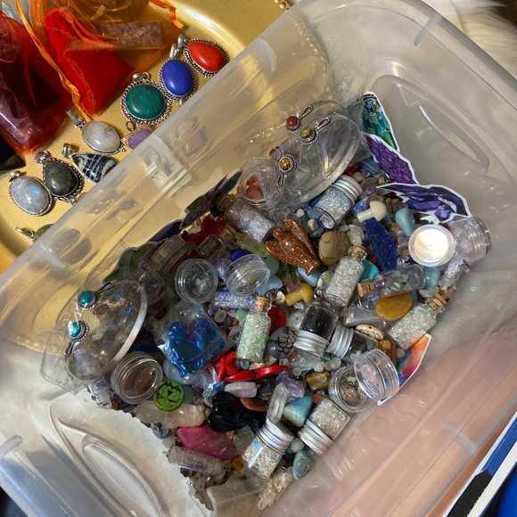 🍀Lilly’s lucky scoops crystal confetti chips & stones 1 scoop 8oz - Picture 3 of 8